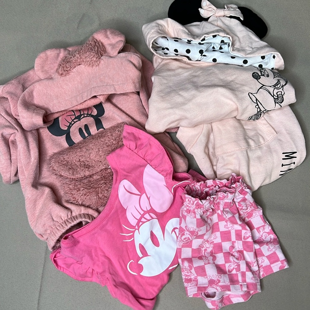 Minnie Mouse bundle set.